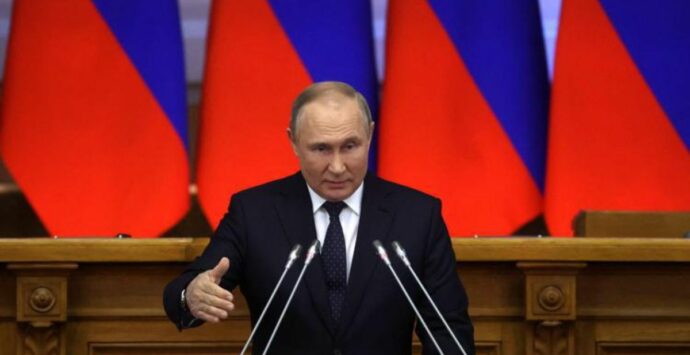 Russia, Putin firma un’ordinanza: «Stop affari con Paesi ostili»