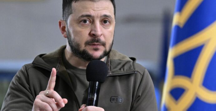 Guerra in Ucraina, Zelensky apre a pace: «Disposti a rinunciare alla Crimea»