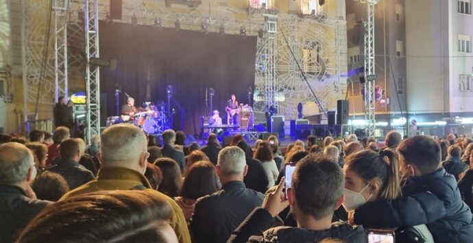 Paola, con il concerto di Baccini per la Festa di San Francesco torna la folla in piazza