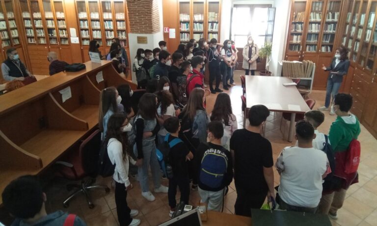 Gli studenti dell’istituto “Tommaso Cornelio” di Rovito in visita all’Archivio di Stato di Cosenza – FOTO