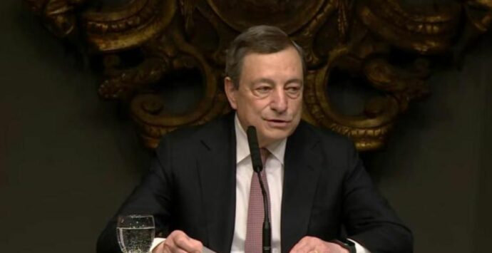 Draghi: «La Russia non è più Golia, serve tavolo per pace»