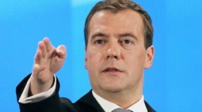 Medvedev: «Gli occidentali devono sparire». Di Maio: «Minacce pericolose»