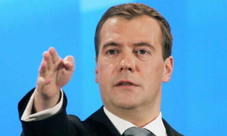 Medvedev: «Gli occidentali devono sparire». Di Maio: «Minacce pericolose»