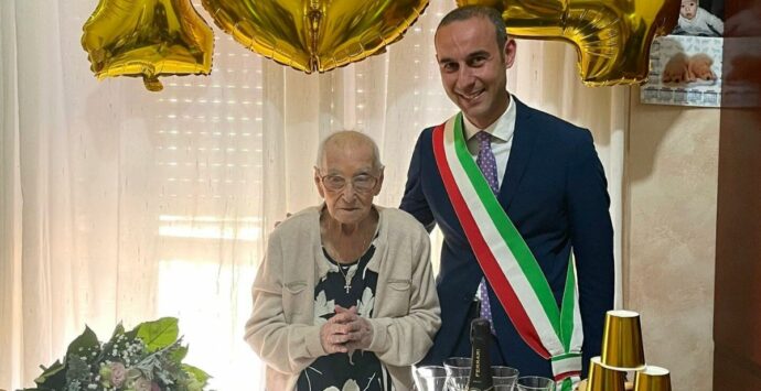 L’omaggio dell’Amministrazione comunale per i 104 anni della signora Eugenia Martire