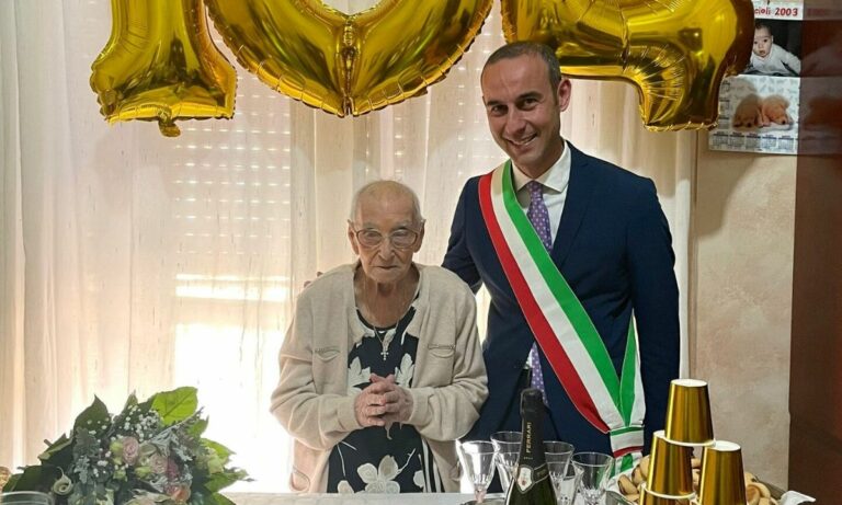 L’omaggio dell’Amministrazione comunale per i 104 anni della signora Eugenia Martire