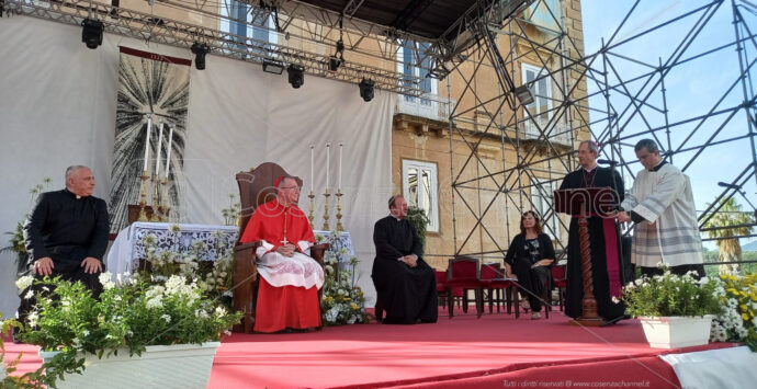 Corteo della Madonna del Pilerio di Cosenza, celebrazione in piazza XV Marzo – VIDEO E FOTO