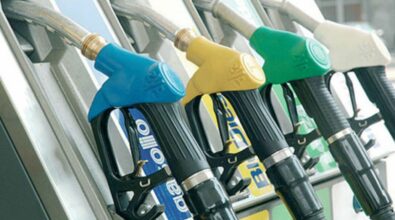 Carburanti: il pieno di benzina più caro di quasi 9 euro rispetto a fine dicembre