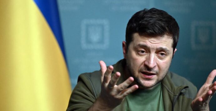Zelensky: «Da 100 giorni difendiamo l’Ucraina, la vittoria sarà nostra»