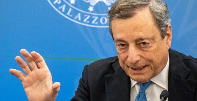 Governo, Draghi continua a lavorare: «La sfida è non perdere soldi»