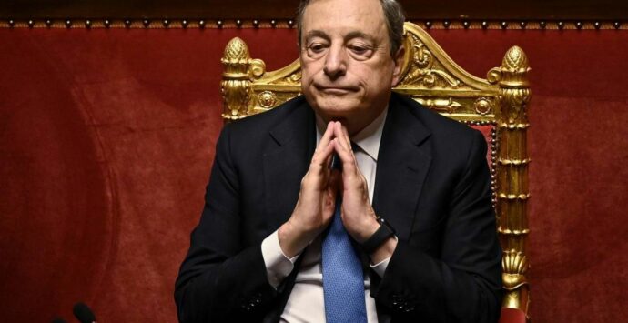 Crisi di governo, 11 sindaci scrivono a Draghi: «Vada avanti per la sua strada»