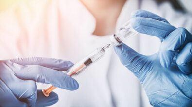Covid, Ema: «Al lavoro per vaccini aggiornati a settembre»