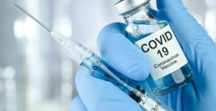 Vaccino Covid, Galli: «Quarta dose a over 60 non è da escludere»