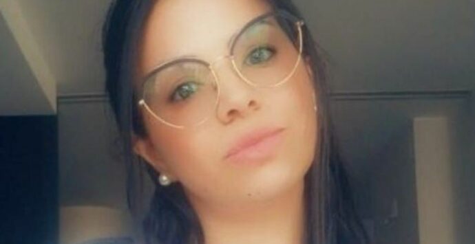 Catania, donna di 32 anni uccisa: fermato il figlio minorenne