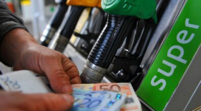Prezzo benzina e diesel, si registra un nuovo calo in Italia