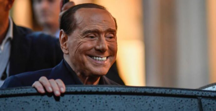 Caro bollette, Berlusconi: «Presto un decreto del governo»
