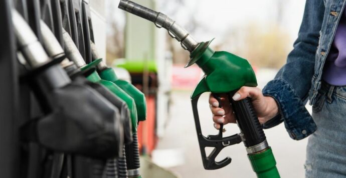 Prezzo benzina e diesel, sconto sui carburanti fino al 5 ottobre