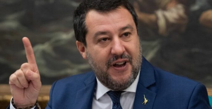 Caro energia, Salvini propone il modello “Macron”