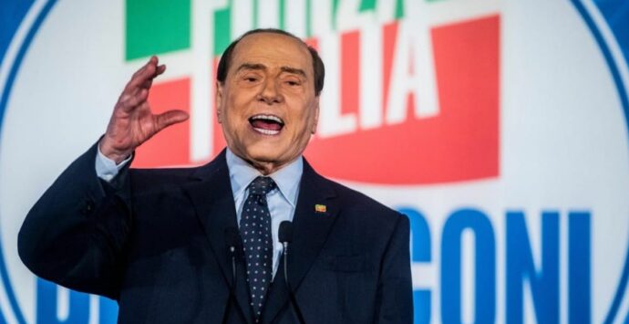 Morte Berlusconi, la storia giudiziaria di Silvio: 30 processi e una sola condanna