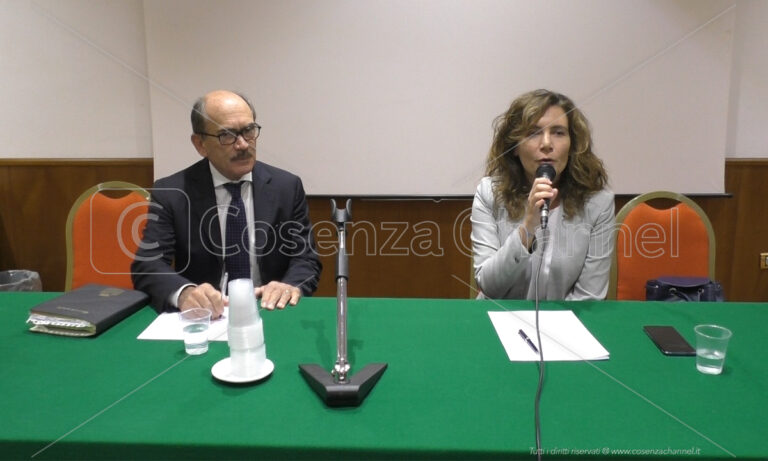 De Raho (M5S) a Cosenza: «Nessuno parla di ‘ndrangheta sotto elezioni» – VIDEO