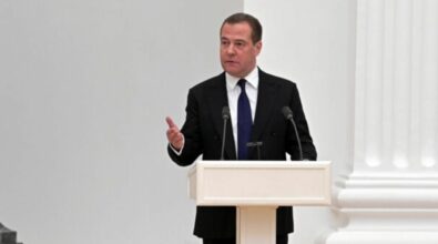 Medvedev: «La Russia ha diritto ad usare le armi nucleari»