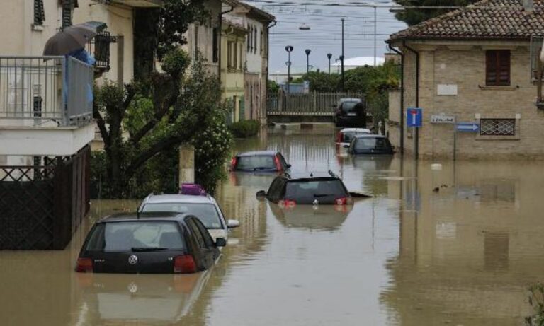 Maltempo, alluvione nelle Marche: sono 9 le persone decedute