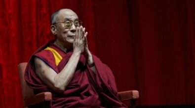 Quando monsignor Nolè incontrò il Dalai Lama e gli disse: «Lei è un esempio di spiritualità e pace»