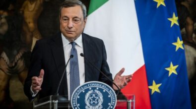 Draghi: «La democrazia italiana è forte e non si fa abbattere da pupazzi prezzolati»