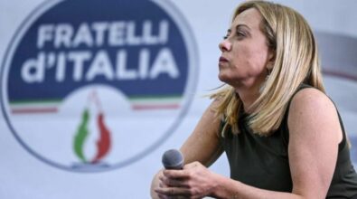 Elezioni 2022, sondaggi politici: Fratelli d’Italia in testa, Pd in calo al 23%
