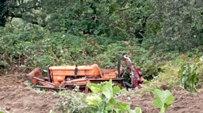 Schiacciato da un trattore, tragedia a Falconara Albanese