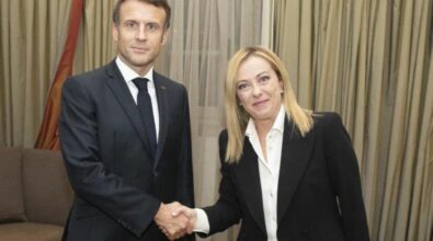 Governo, Giorgia Meloni incontra Emmanuel Macron: «Colloquio cordiale e proficuo»
