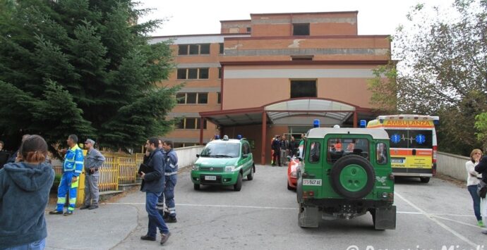 L’ospedale di Mormanno: dopo il terremoto fu ristrutturato con 2 milioni di euro ma da allora è rimasto vuoto | VIDEO e FOTO
