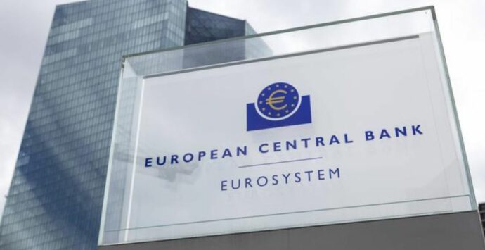 La Bce: «Possibile recessione dovuta alla crisi energetica e all’elevata incertezza»