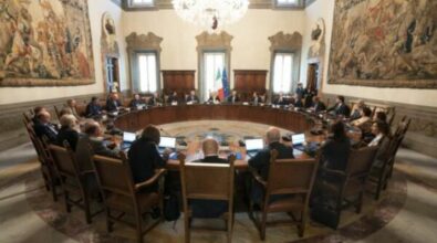 Governo, a Palazzo Chigi è iniziato il Consiglio dei ministri: le decisioni