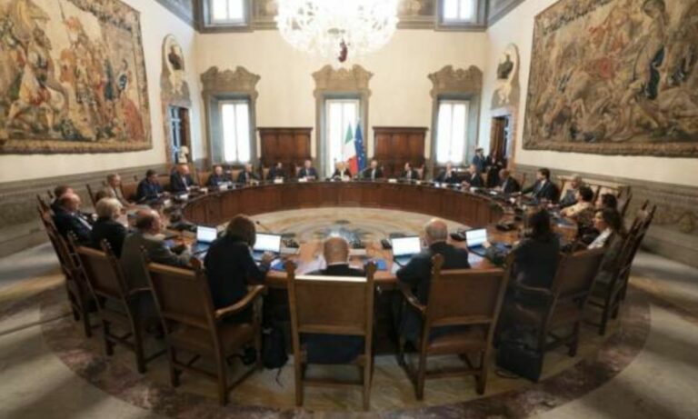 Governo, a Palazzo Chigi è iniziato il Consiglio dei ministri: le decisioni
