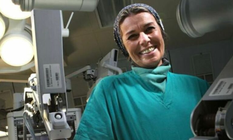 Cosenza, la dottoressa Franca Melfi è la prima al mondo ad aver trattato il tumore ai polmoni con la chirurgia robotica toracica