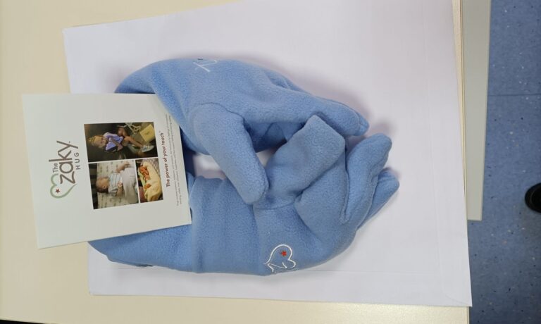 Ospedale di Cosenza: per i neonati prematuri arriva Zaky, il guanto che simula l’abbraccio di mamma e papà