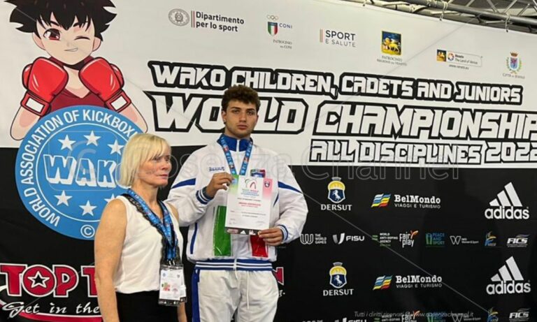 Kickboxing, medaglia d’argento per il cosentino Luciano Maria Brunetti ai campionati mondiali juniores (FOTO-VIDEO)