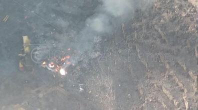 Canadair parte da Lamezia e si schianta sull’Etna. Il video shock dell’impatto