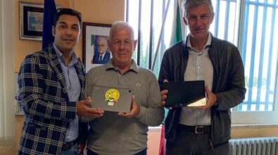 Tablet ai rifugiati ucraini da parte di Federcaccia: l’iniziativa approda anche in provincia di Cosenza