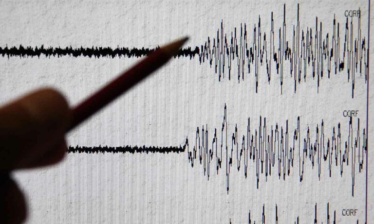 La terra trema ancora: nuova scossa di terremoto lungo la costa tirrenica