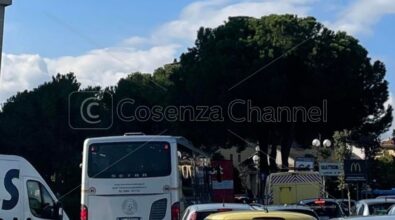 Traffico in tilt tra Rende e Cosenza. I lavori di bitumazione ingolfano la circolazione | VIDEO E FOTO