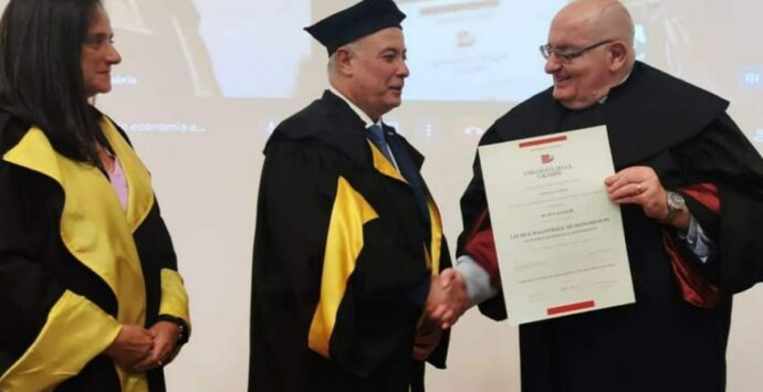 Laurea honoris causa all’imprenditore Klaus Algieri: cerimonia all’Unical
