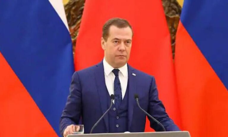 Medvedev: «La Russia ha un obiettivo: sconfiggere Satana»