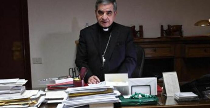 «Il cardinale Angelo Becciu indagato per associazione a delinquere»