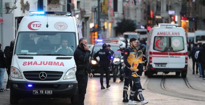 Esplosione nel centro di Istanbul, 6 morti e 53 feriti. Tajani: «Stiamo contattando i nostri connazionali»