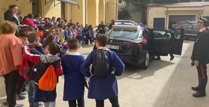 Caserme aperte, l’incontro tra i Carabinieri e i bambini delle scuole