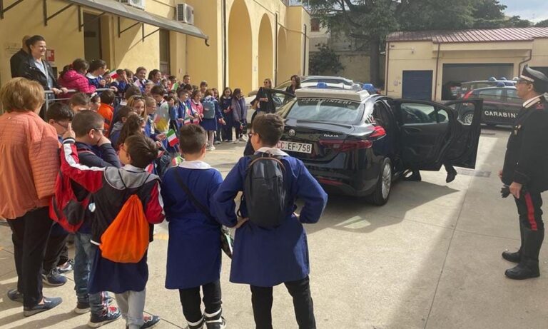 Caserme aperte, l’incontro tra i Carabinieri e i bambini delle scuole