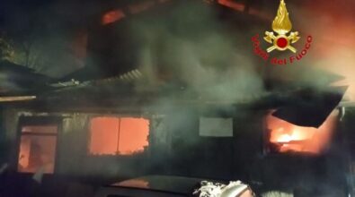 Incendio in un condominio a Mantova, una persona morta e 13 intossicate