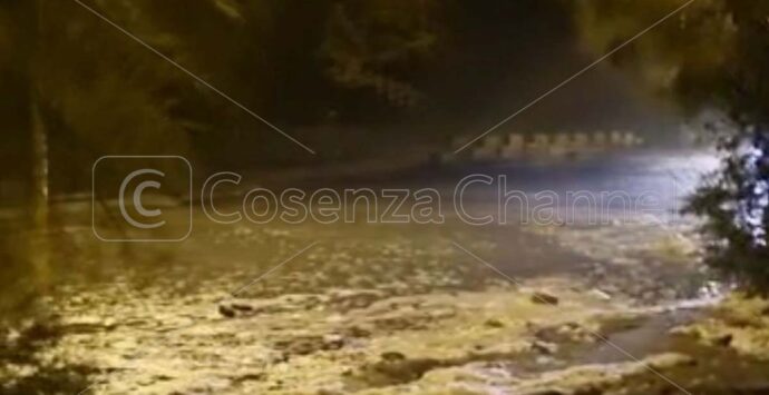 Il maltempo flagella Cosenza e la costa tirrenica. Domani ancora forte vento | FOTO – VIDEO