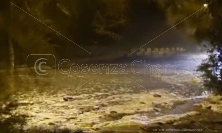 Il maltempo flagella Cosenza e la costa tirrenica. Domani ancora forte vento | FOTO – VIDEO